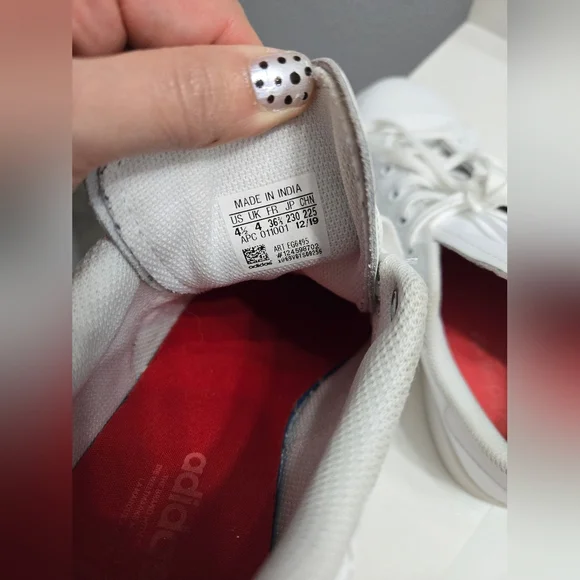 Adidas Stan Smith Valentines Day Sneakers - Picture 16 of 16